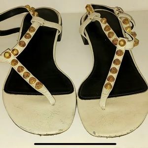 BALENCIAGA size 38.5 cream ivory
Leather Studded Accents T-Strap Sandals